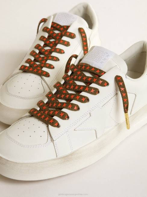 Golden Goose hombres cordones verde militar con estrellas naranjas en contraste 6846382