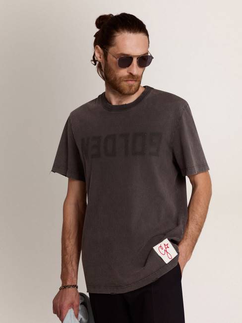 Golden Goose hombres camiseta de la colección en gris antracita con tratamiento envejecido 6846699