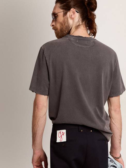 Golden Goose hombres camiseta de la colección en gris antracita con tratamiento envejecido 6846699