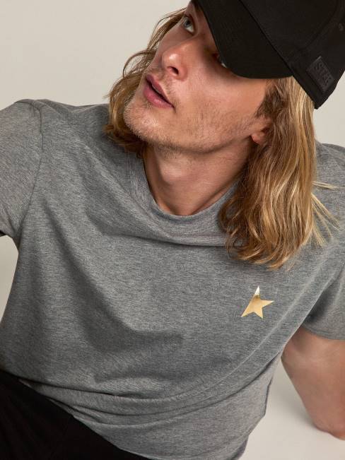 Golden Goose hombres camiseta star collection gris melange con estrella dorada a contraste en la parte delantera 6846743