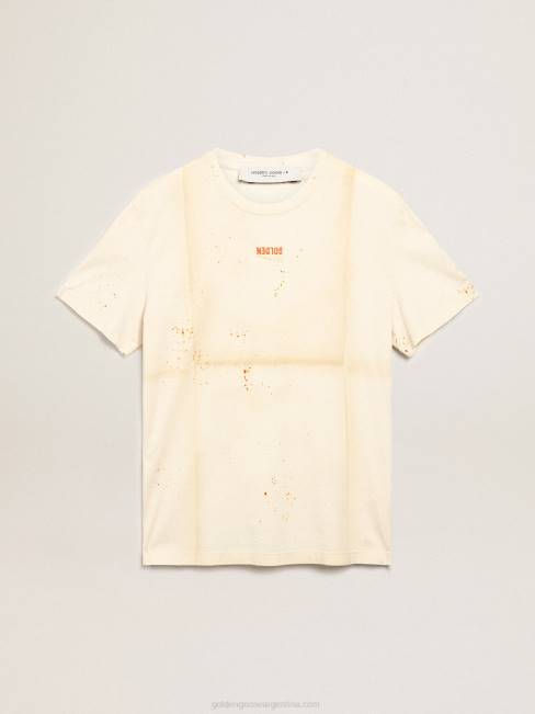 hombres camiseta de la colección travel en blanco hueso con efecto de prenda doblada con letras doradas y spray color óxido 6846728