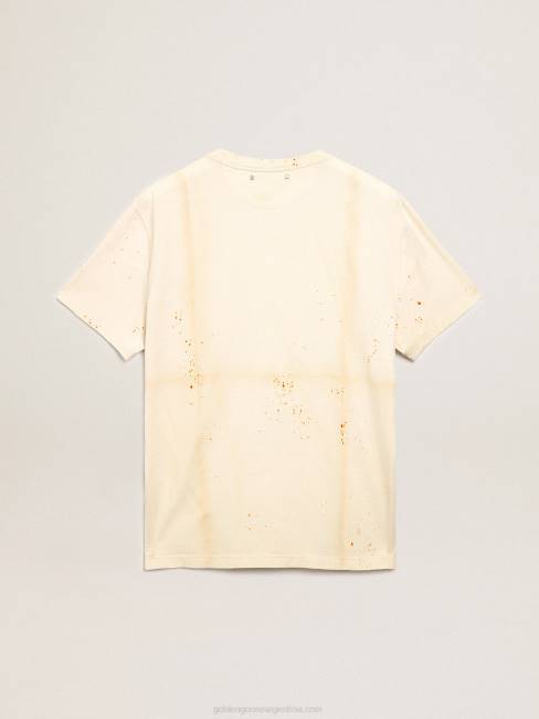 hombres camiseta de la colección travel en blanco hueso con efecto de prenda doblada con letras doradas y spray color óxido 6846728