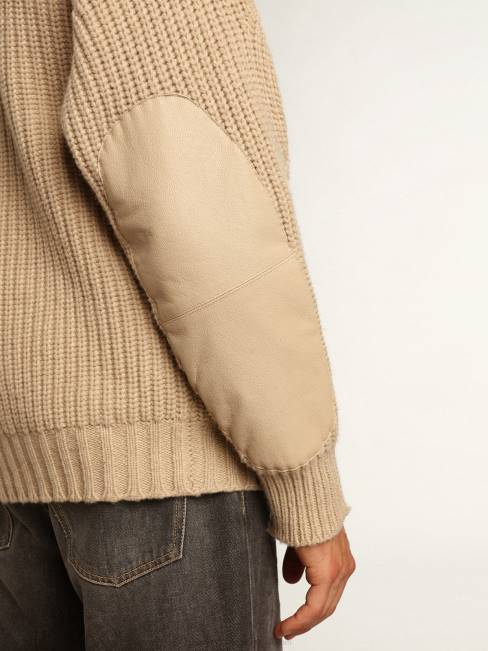 Golden Goose hombres Cárdigan cruzado de la colección Journey de lana de canalé beige con parches de piel tono sobre tono 6846715