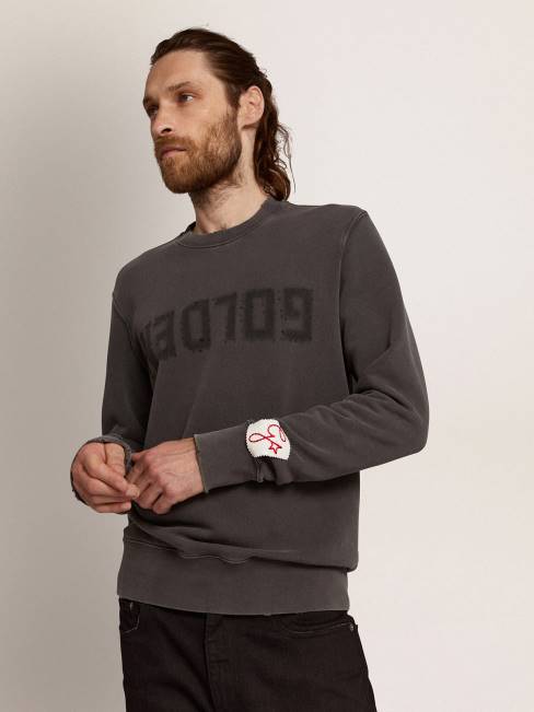 Golden Goose hombres sudadera de la colección con logo en gris antracita con tratamiento envejecido 6846694