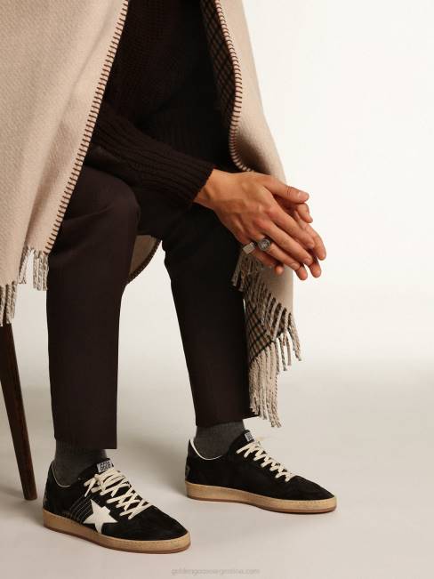 Golden Goose hombres Zapatillas Ball Star de ante negro con estrella de piel blanca y refuerzo del talón de piel negra 6846546