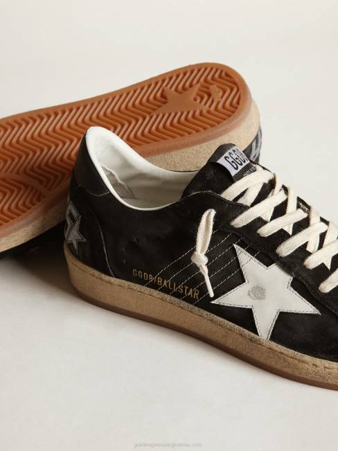 Golden Goose hombres Zapatillas Ball Star de ante negro con estrella de piel blanca y refuerzo del talón de piel negra 6846546