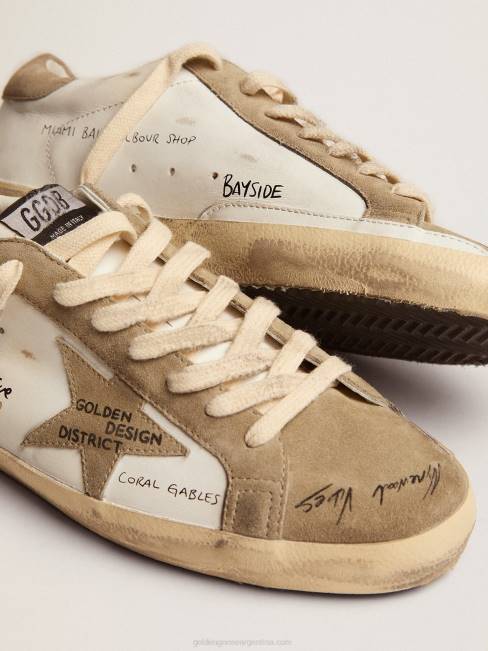 Golden Goose hombres zapatillas super-star de piel blanca con inserciones de ante gris tórtola y letras negras por toda la superficie 6846511