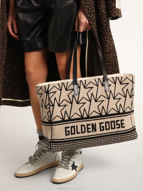 Golden Goose mujer bolso east-west california de lana jacquard blanco leche con monogramas negros en contraste 6846461