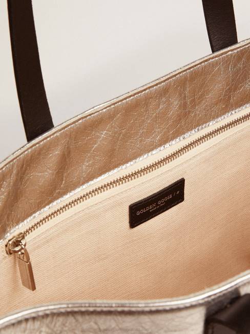 Golden Goose mujer bolso east-west california en piel laminada plateada con inserciones de lana merino 6846489