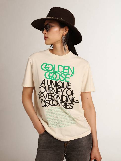 Golden Goose mujer camiseta de la colección Journey en blanco hueso con letras en negro y verde brillante en la parte delantera 6846993