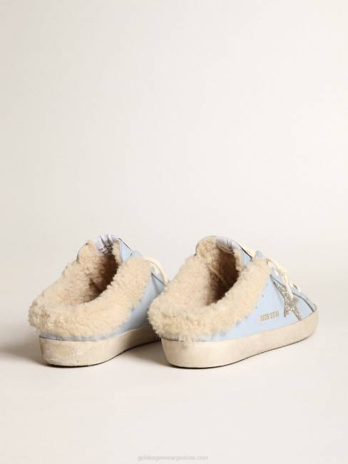 Golden Goose mujer zuecos superestrella de piel azul claro con estrella de purpurina plateada y forro de borrego beige 6846274