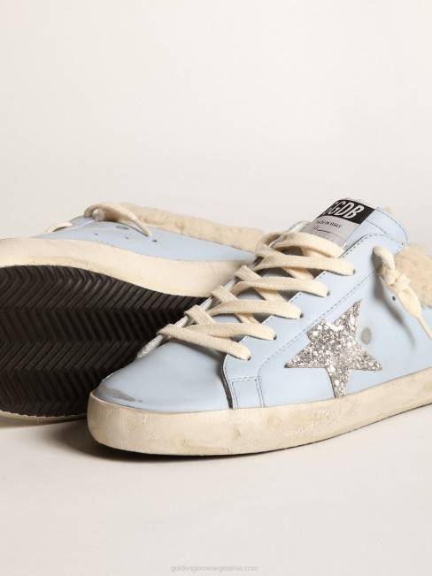 Golden Goose mujer zuecos superestrella de piel azul claro con estrella de purpurina plateada y forro de borrego beige 6846274
