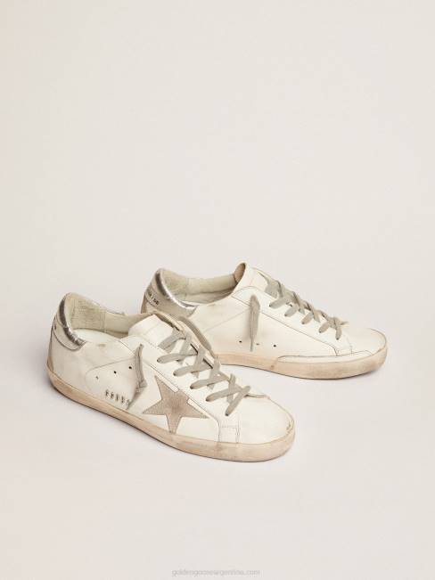 Golden Goose mujer zapatillas super-star con tira plateada en el talón y letras con tachuelas metálicas 684657